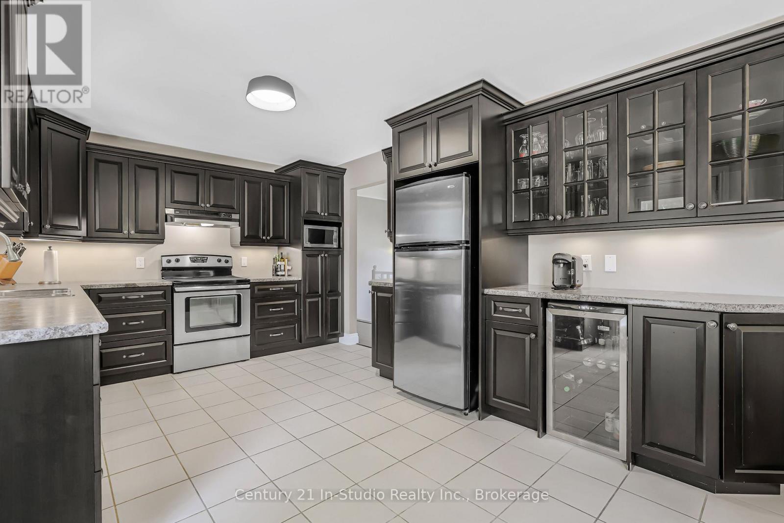 372 St Albert Street, Kincardine, Ontario  N2Z 2V3 - Photo 24 - X12227177