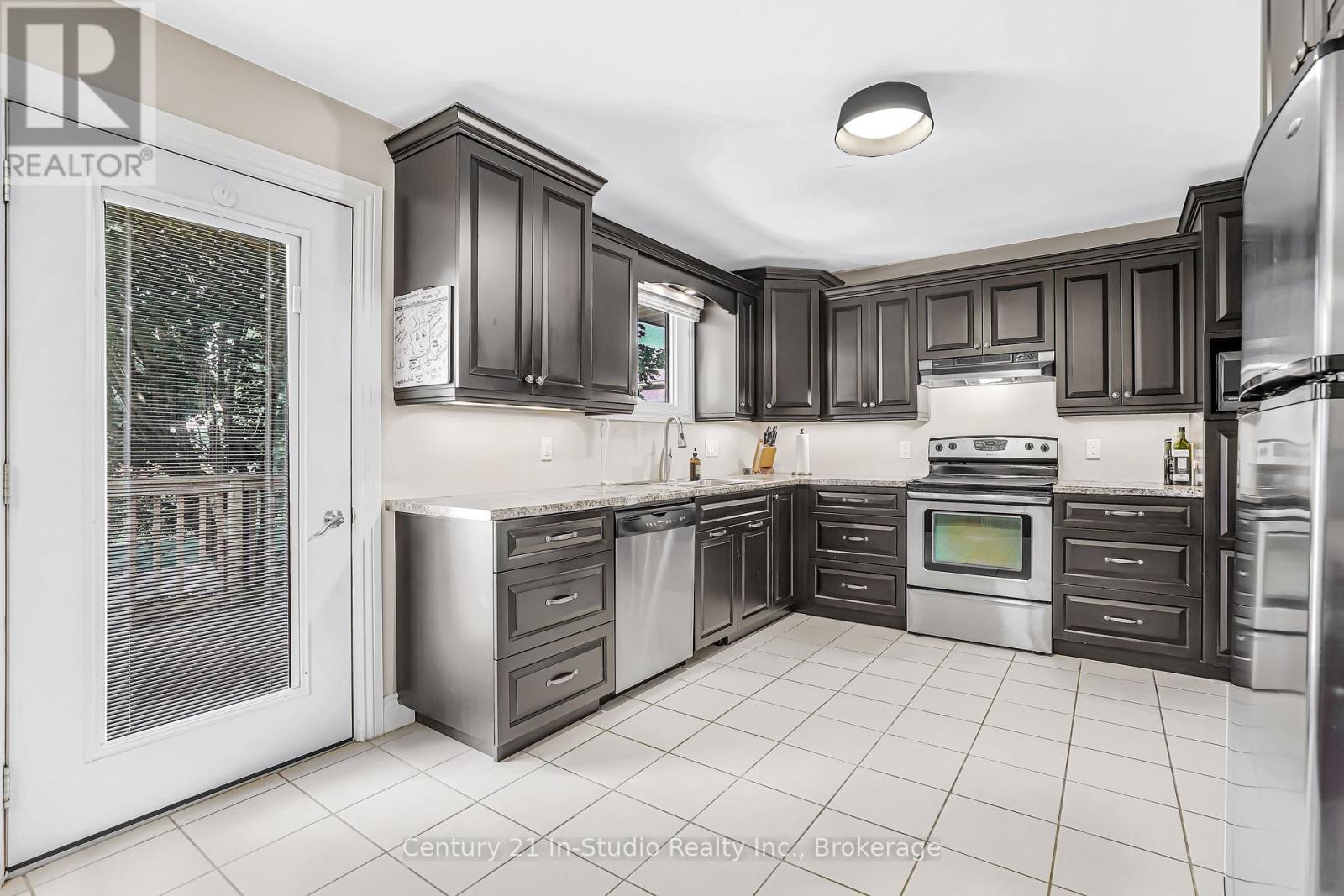 372 St Albert Street, Kincardine, Ontario  N2Z 2V3 - Photo 26 - X12227177