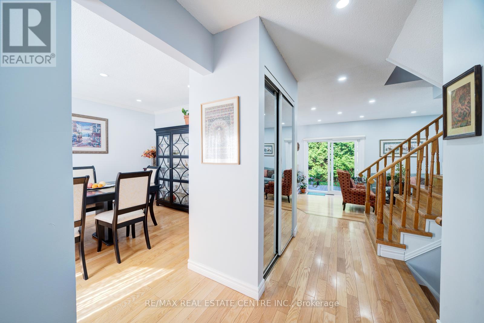 Property at 48 HETTERSLEY DRIVE W image 4