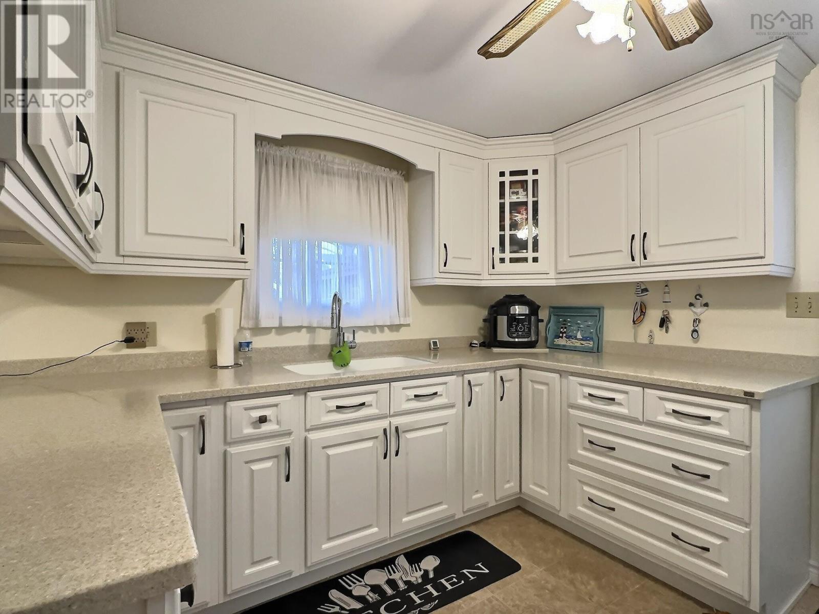Property at 16 Thompson Drive image 2