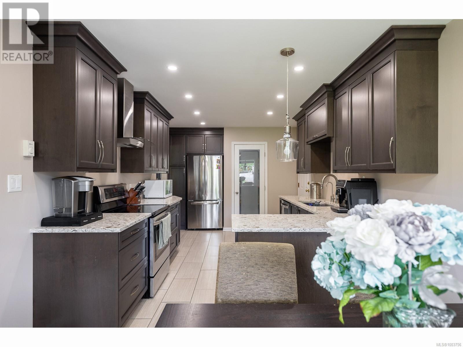 Property at 2071 East Wellington Dr image 3
