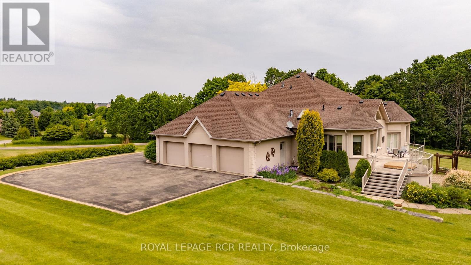 Property at 5 WOODLOT COURT image 4