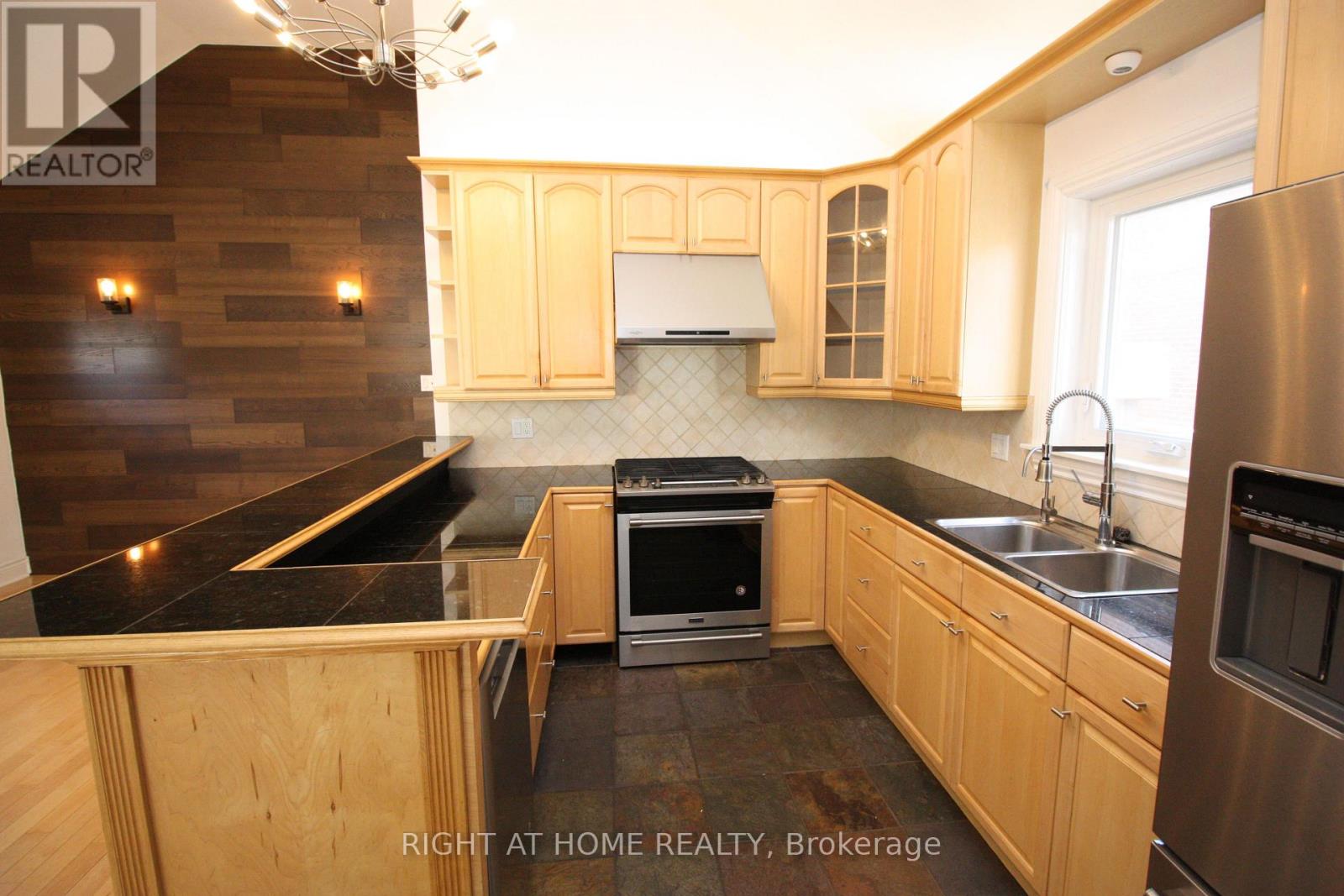 Property at 479 RIMILTON AVENUE image 5