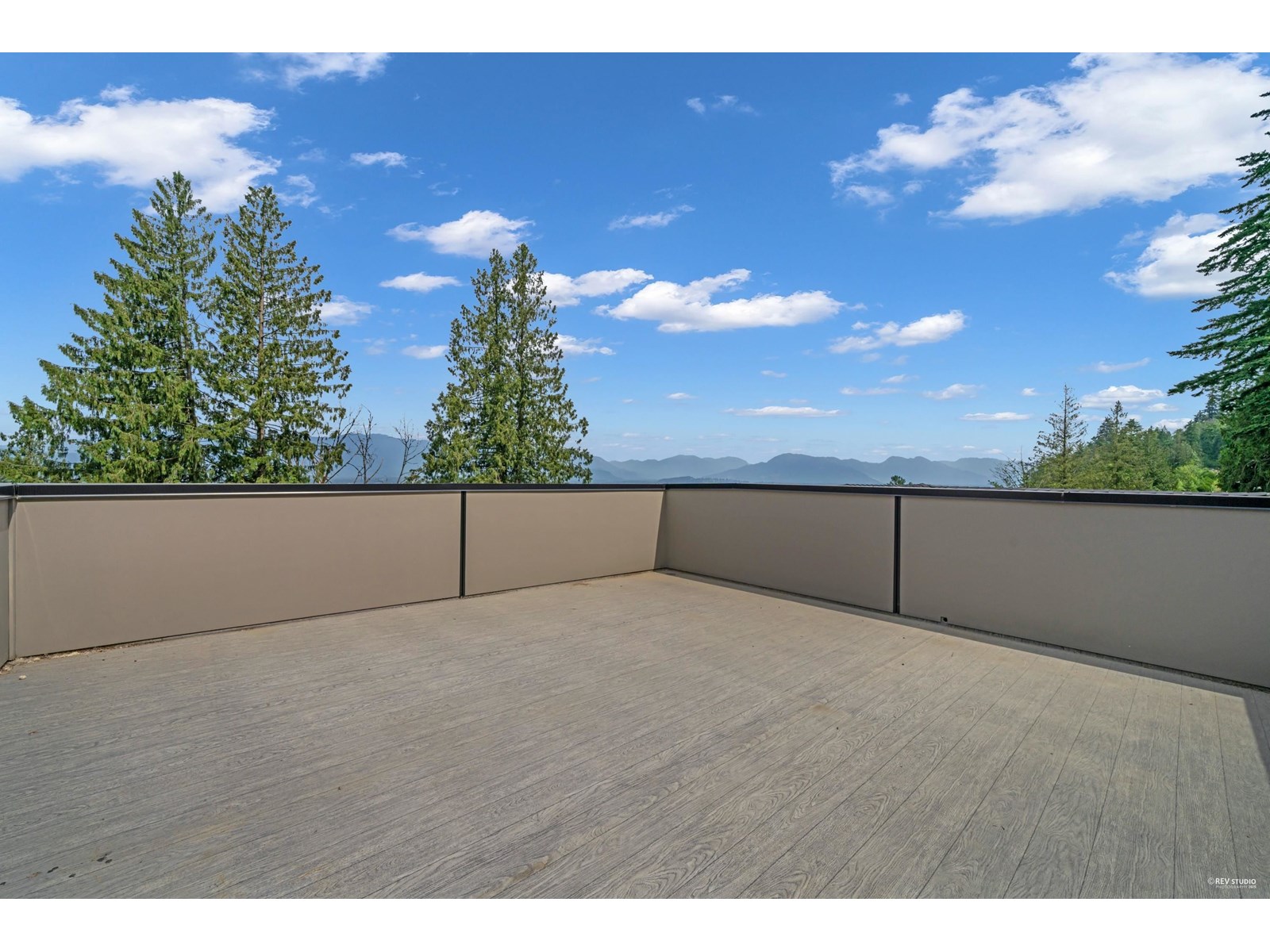 Property at 4 5988 LINDEMAN STREET image 5