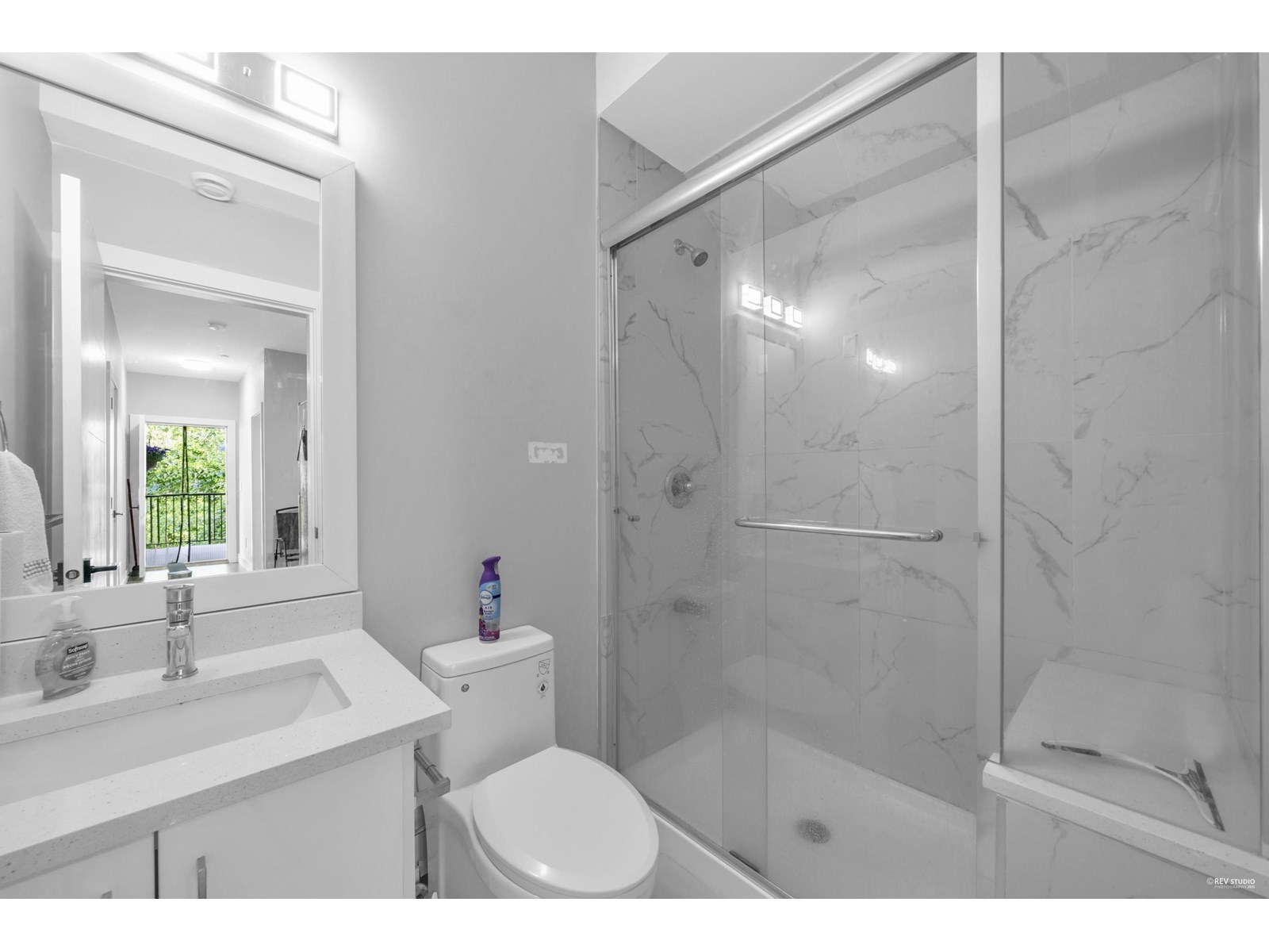 Property at 4 5988 LINDEMAN STREET image 4