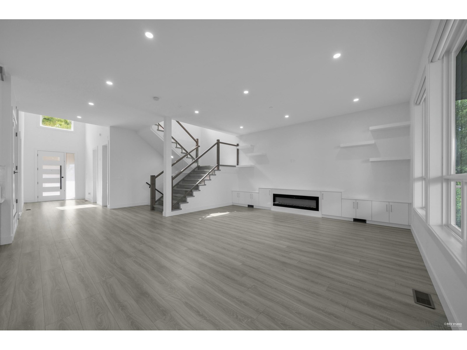 Property at 4 5988 LINDEMAN STREET image 3