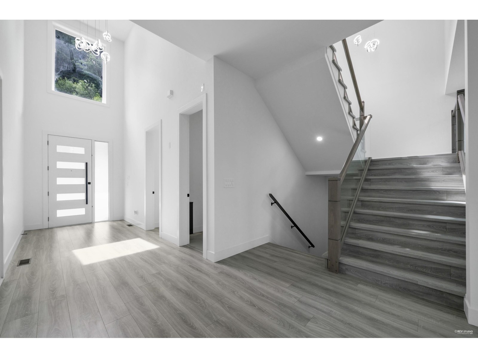 Property at 4 5988 LINDEMAN STREET image 2
