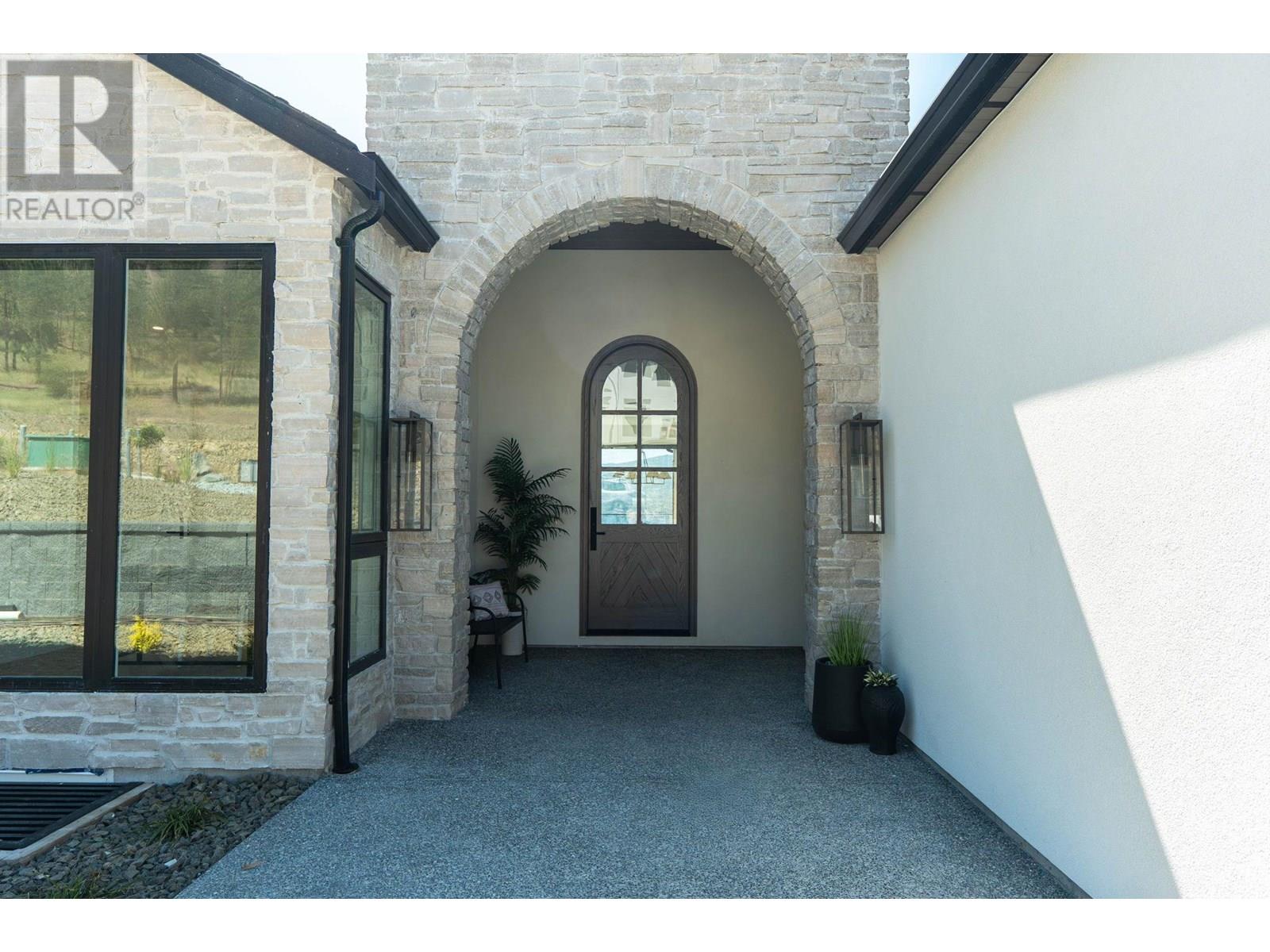 Property at 1327 Vineyard Drive image 4