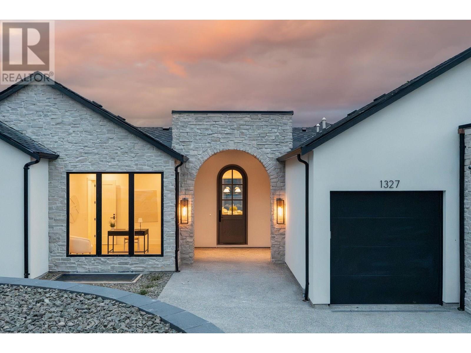 Property at 1327 Vineyard Drive image 3