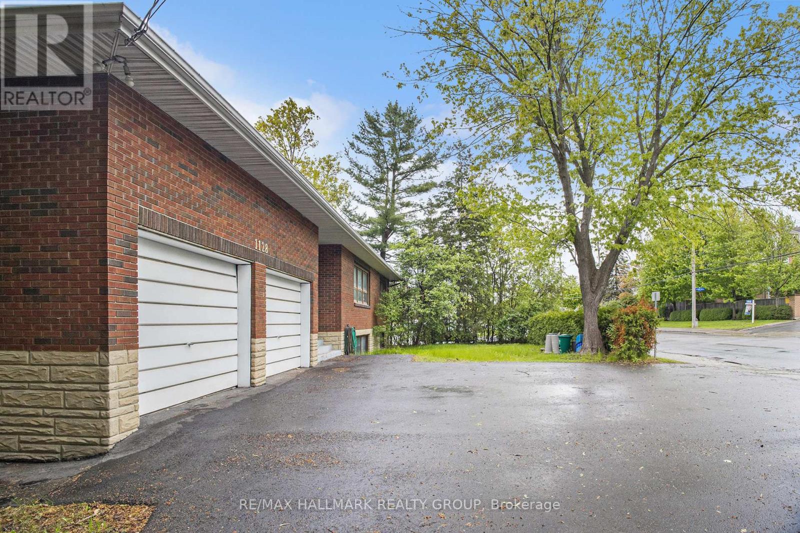 1128 Cummings Avenue, Ottawa, Ontario  K1J 7R8 - Photo 4 - X12176710