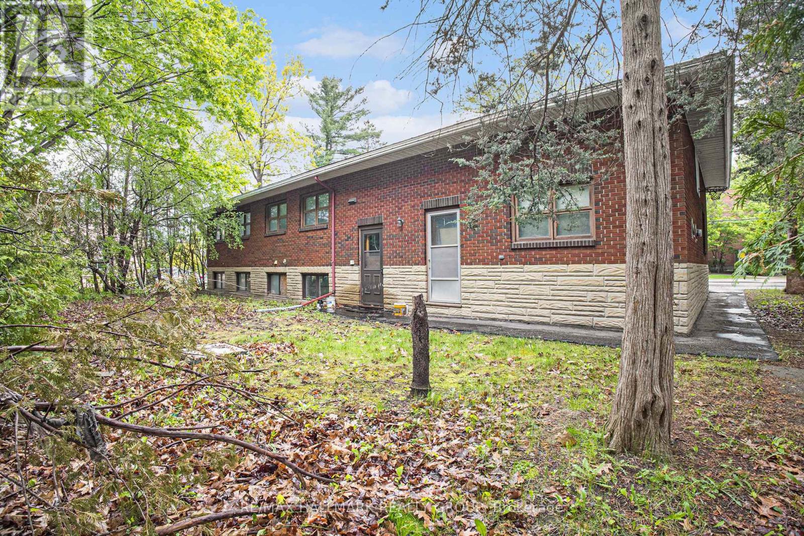 1128 Cummings Avenue, Ottawa, Ontario  K1J 7R8 - Photo 7 - X12176710