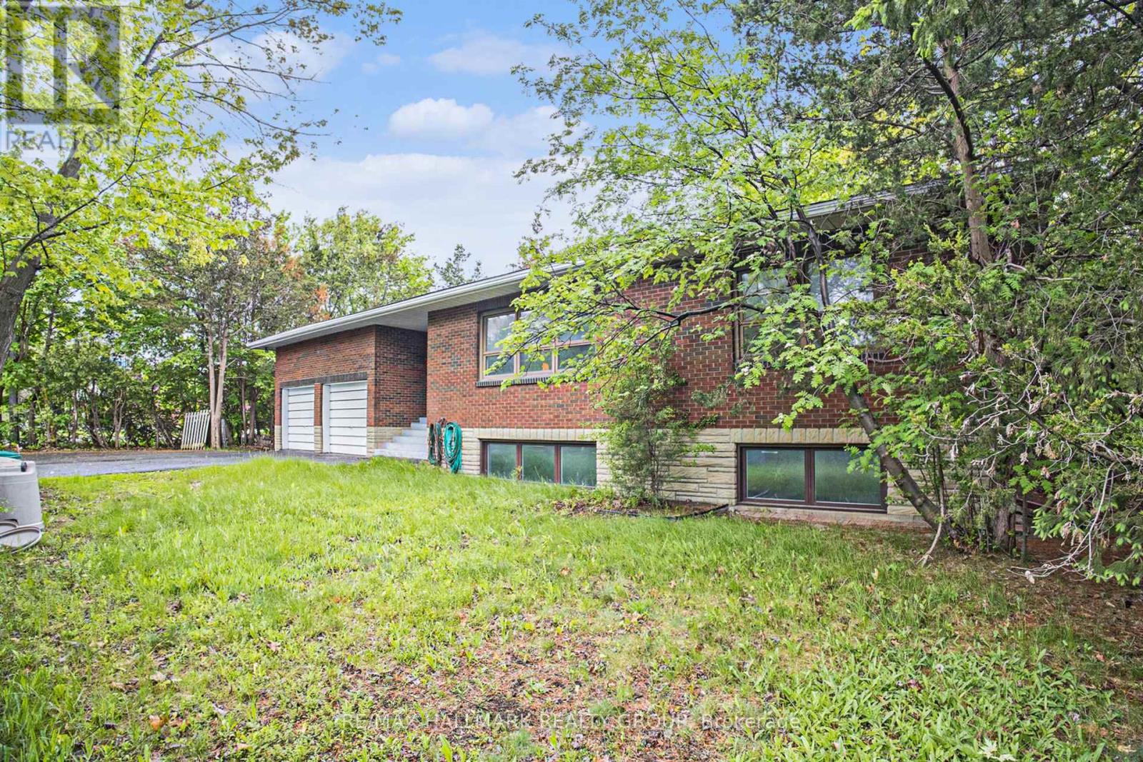 1128 Cummings Avenue, Ottawa, Ontario  K1J 7R8 - Photo 5 - X12176710