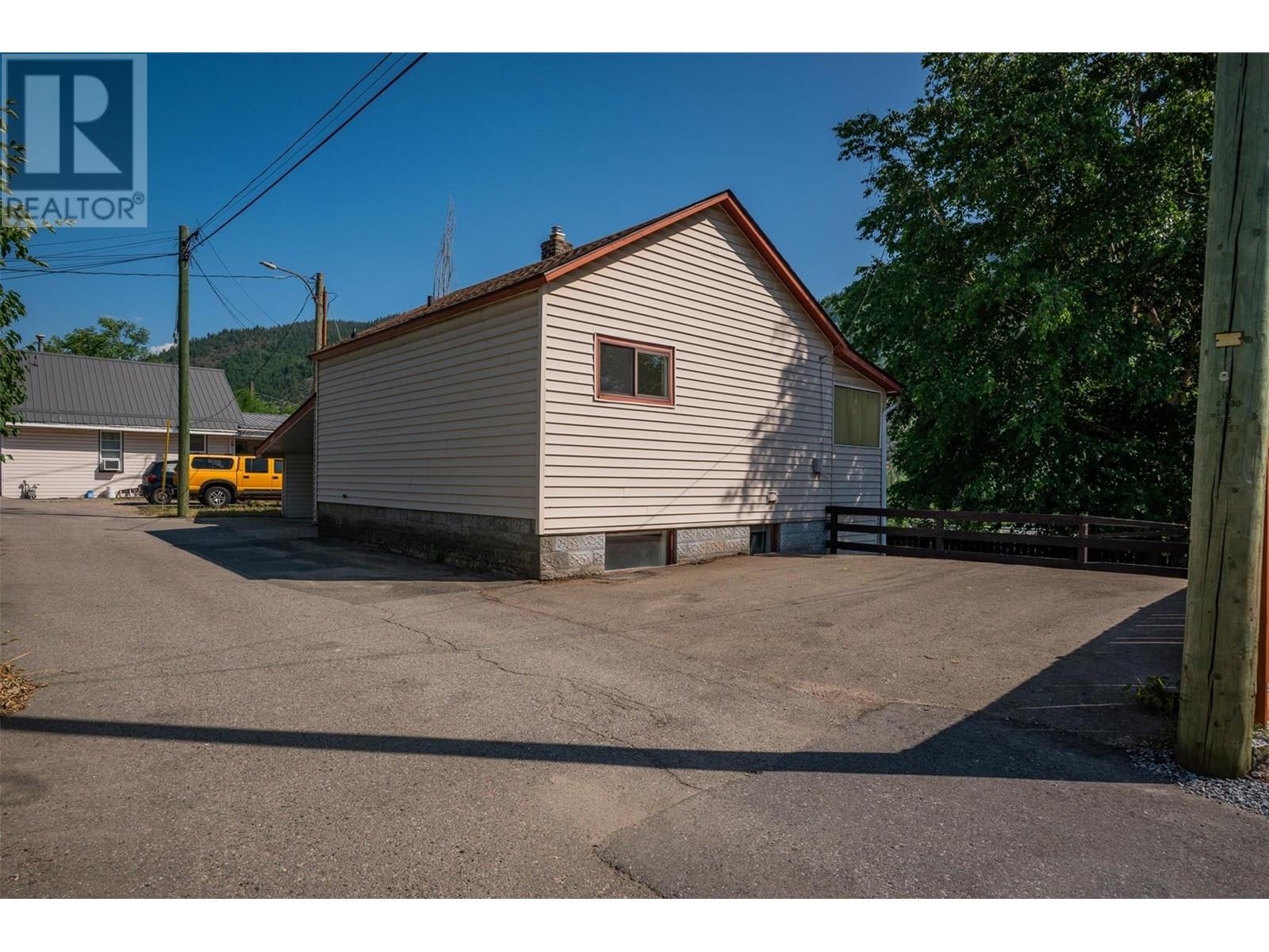 Property at 2233 Fifth Avenue image 2