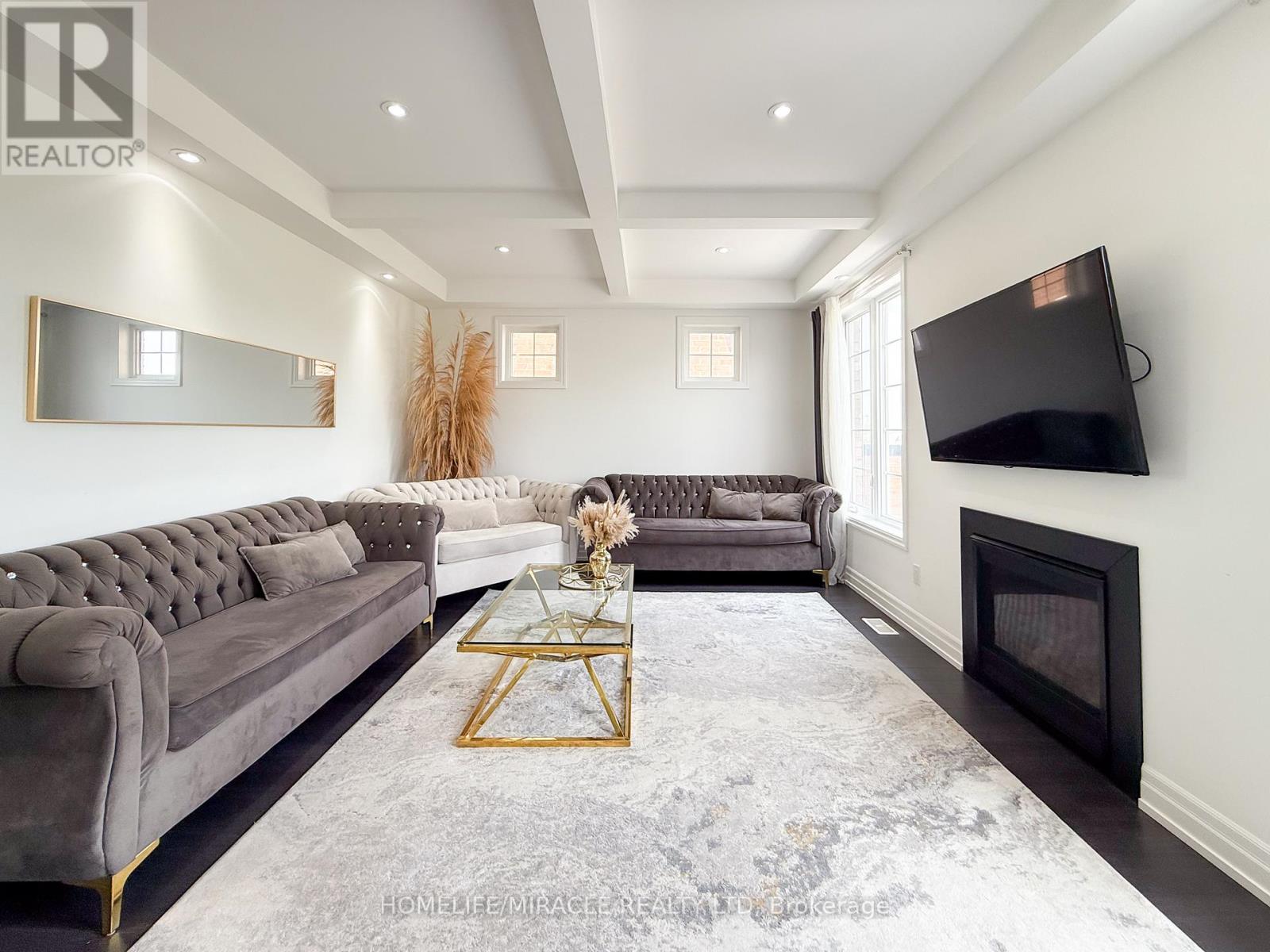 118 Frank Kelly Drive, East Gwillimbury, Ontario  L9N 0V1 - Photo 19 - N12227208