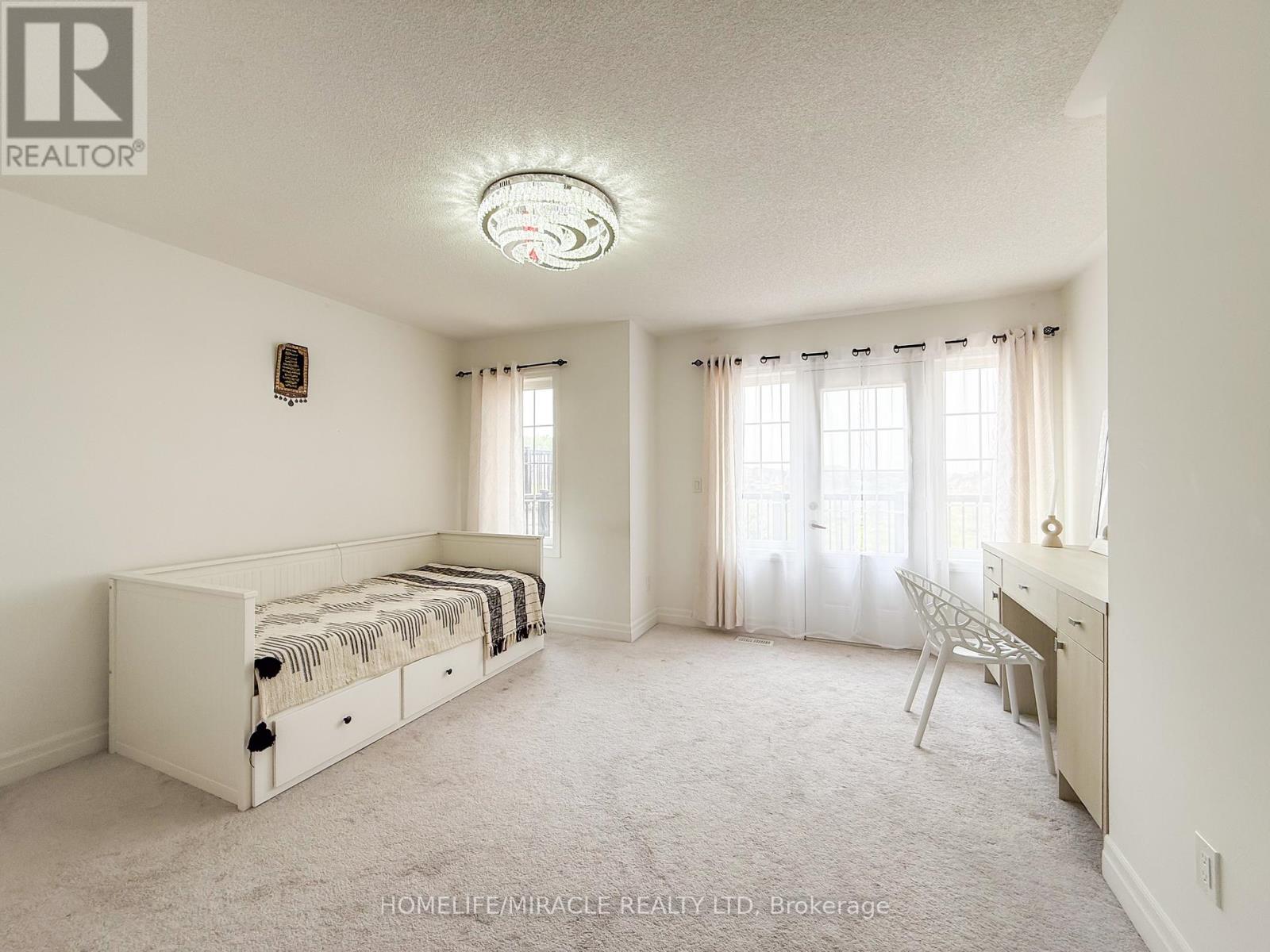 118 Frank Kelly Drive, East Gwillimbury, Ontario  L9N 0V1 - Photo 21 - N12227208