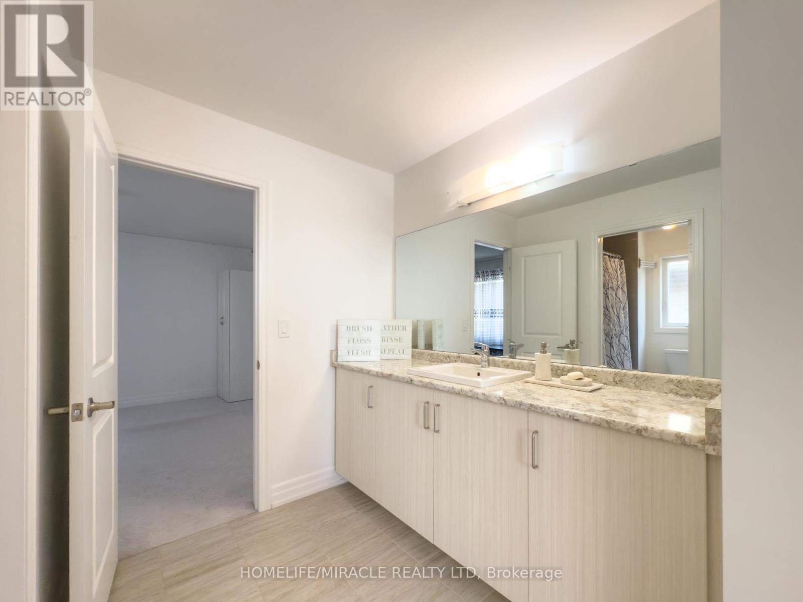 118 Frank Kelly Drive, East Gwillimbury, Ontario  L9N 0V1 - Photo 27 - N12227208