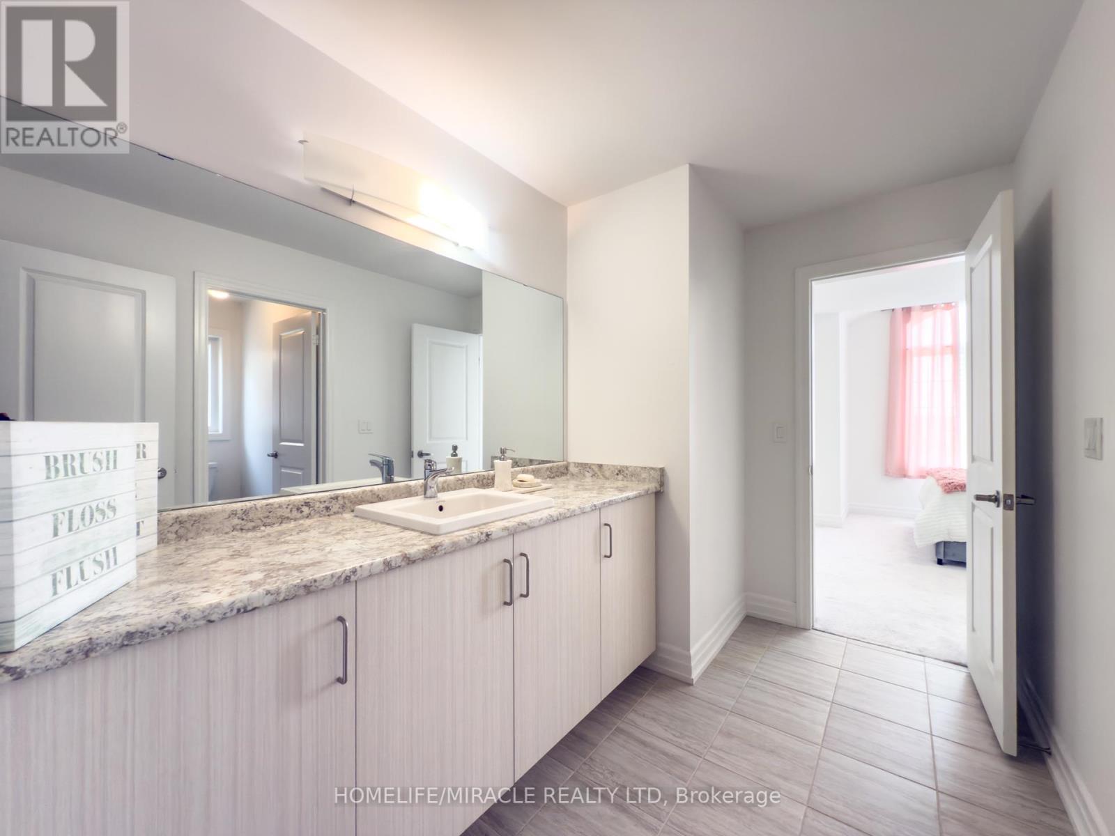 118 Frank Kelly Drive, East Gwillimbury, Ontario  L9N 0V1 - Photo 28 - N12227208