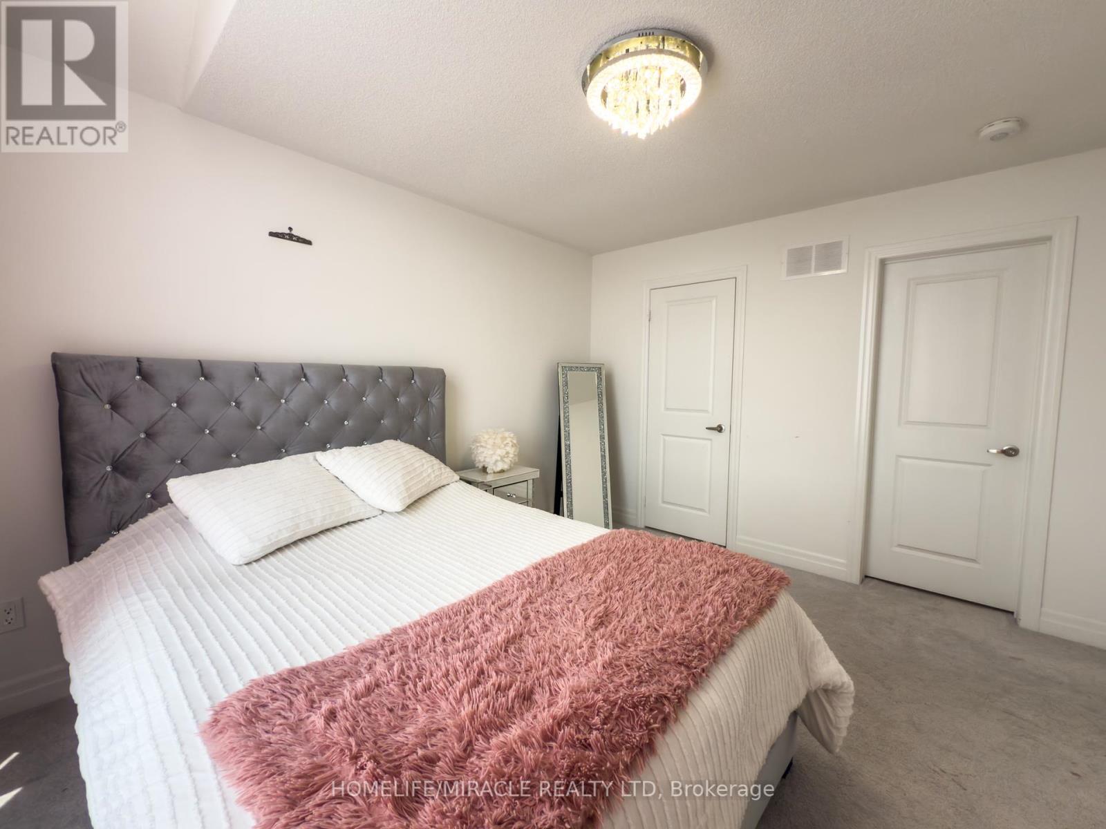 118 Frank Kelly Drive, East Gwillimbury, Ontario  L9N 0V1 - Photo 31 - N12227208