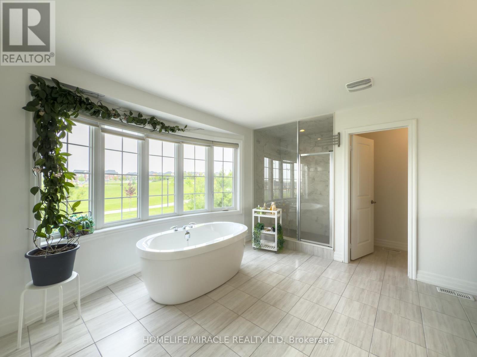 118 Frank Kelly Drive, East Gwillimbury, Ontario  L9N 0V1 - Photo 36 - N12227208