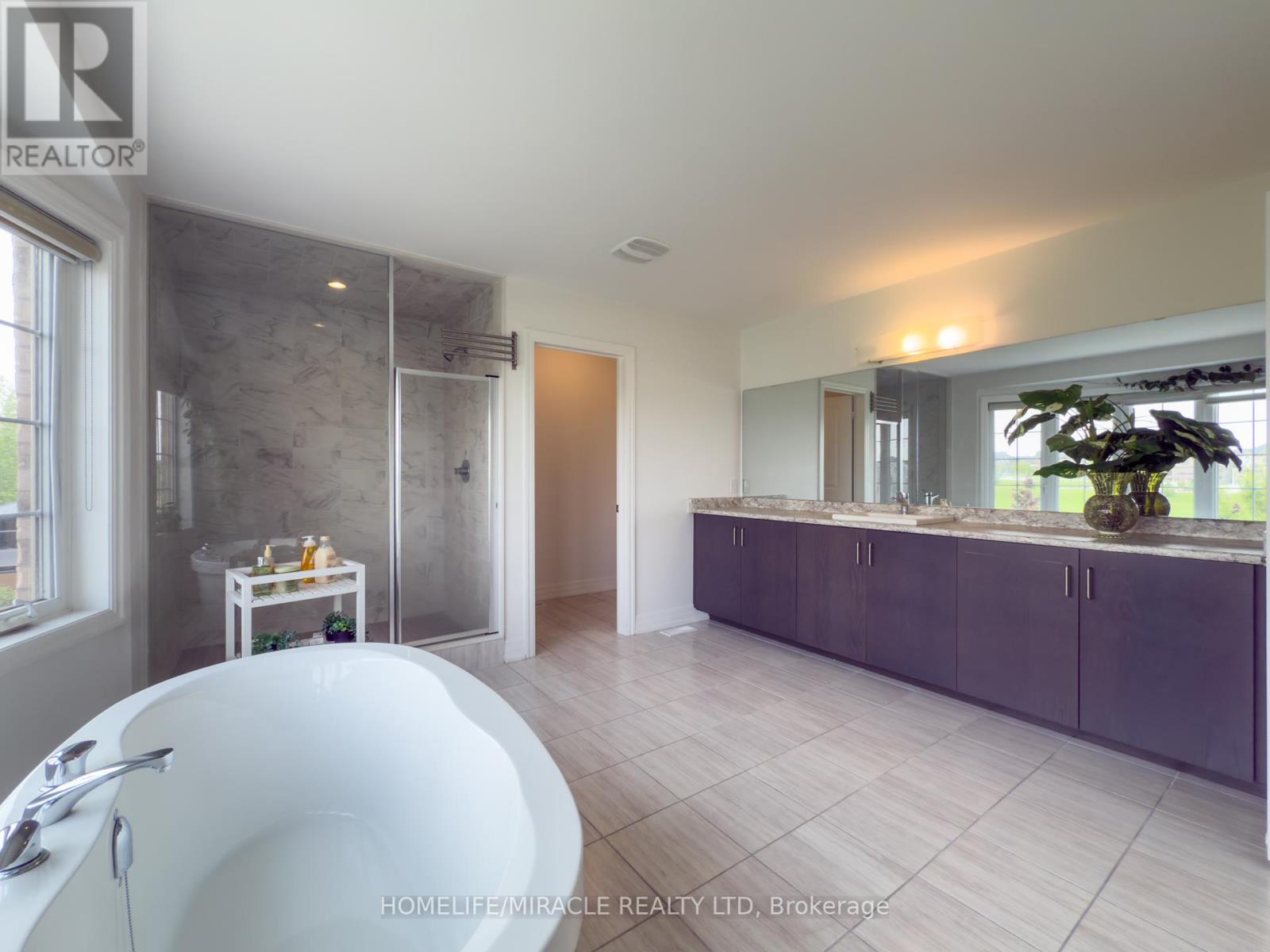 118 Frank Kelly Drive, East Gwillimbury, Ontario  L9N 0V1 - Photo 37 - N12227208