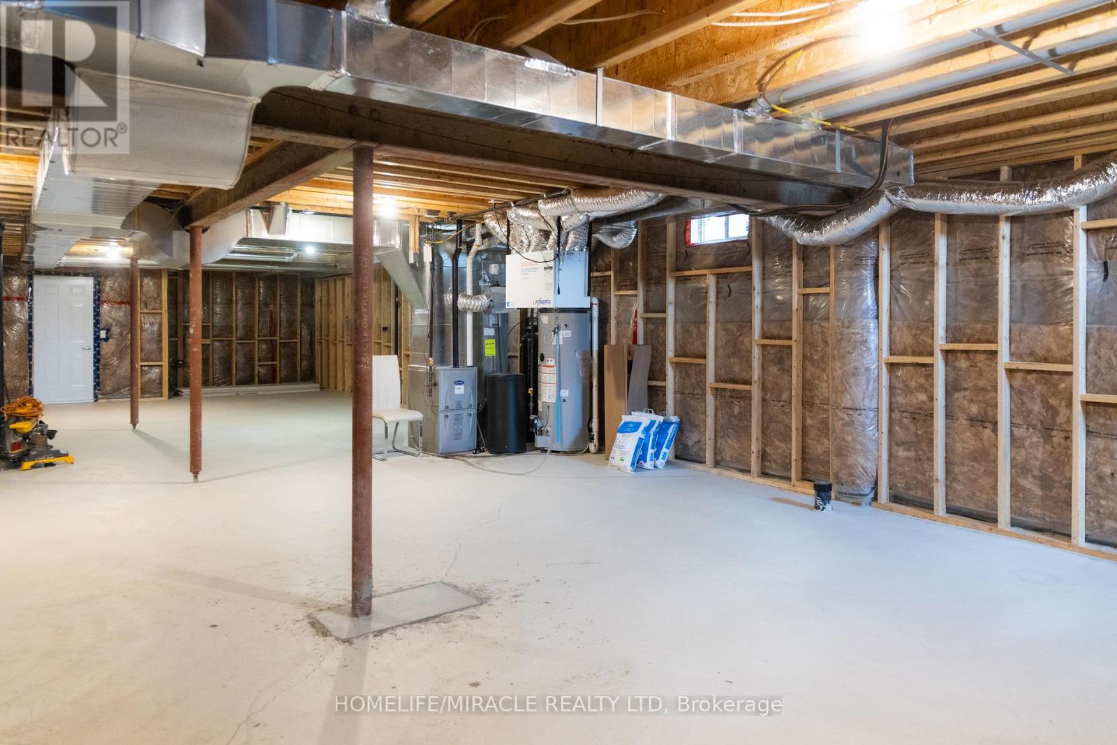 118 Frank Kelly Drive, East Gwillimbury, Ontario  L9N 0V1 - Photo 42 - N12227208
