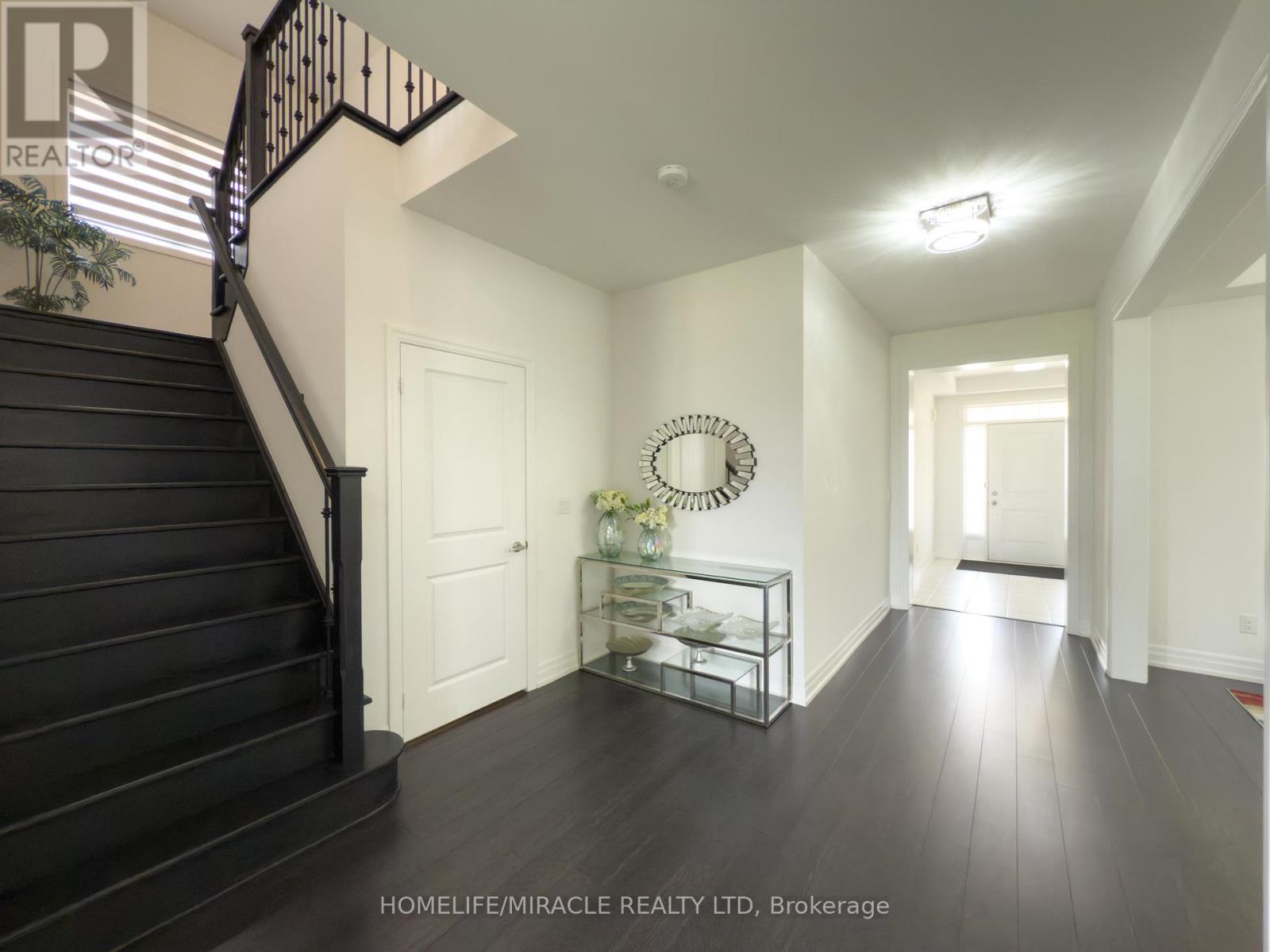 118 Frank Kelly Drive, East Gwillimbury, Ontario  L9N 0V1 - Photo 8 - N12227208