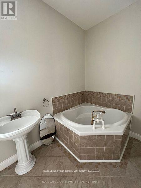 997 Leslie (Bsmt) Drive, Innisfil, Ontario  L9S 2B2 - Photo 8 - N12227238