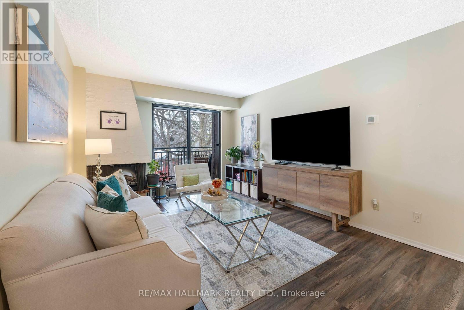 402 - 15390 Yonge Street, Aurora (Aurora Village), Ontario  L4G 1N8 - Photo 12 - N12227243