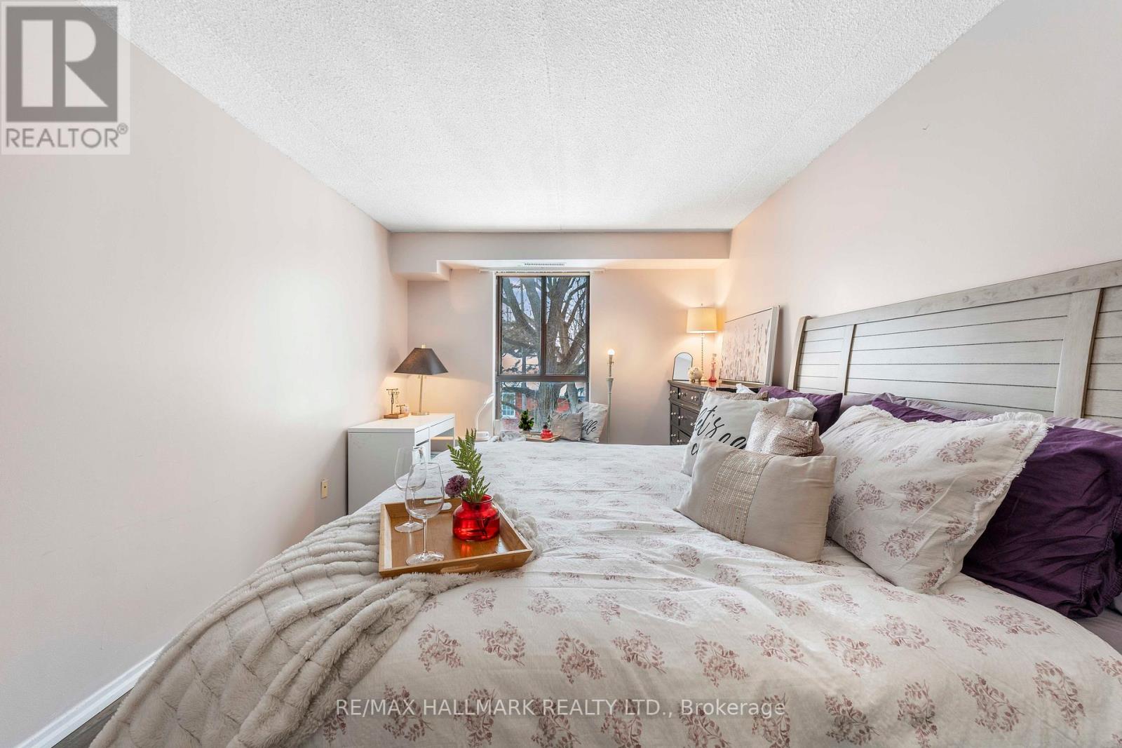 402 - 15390 Yonge Street, Aurora (Aurora Village), Ontario  L4G 1N8 - Photo 14 - N12227243