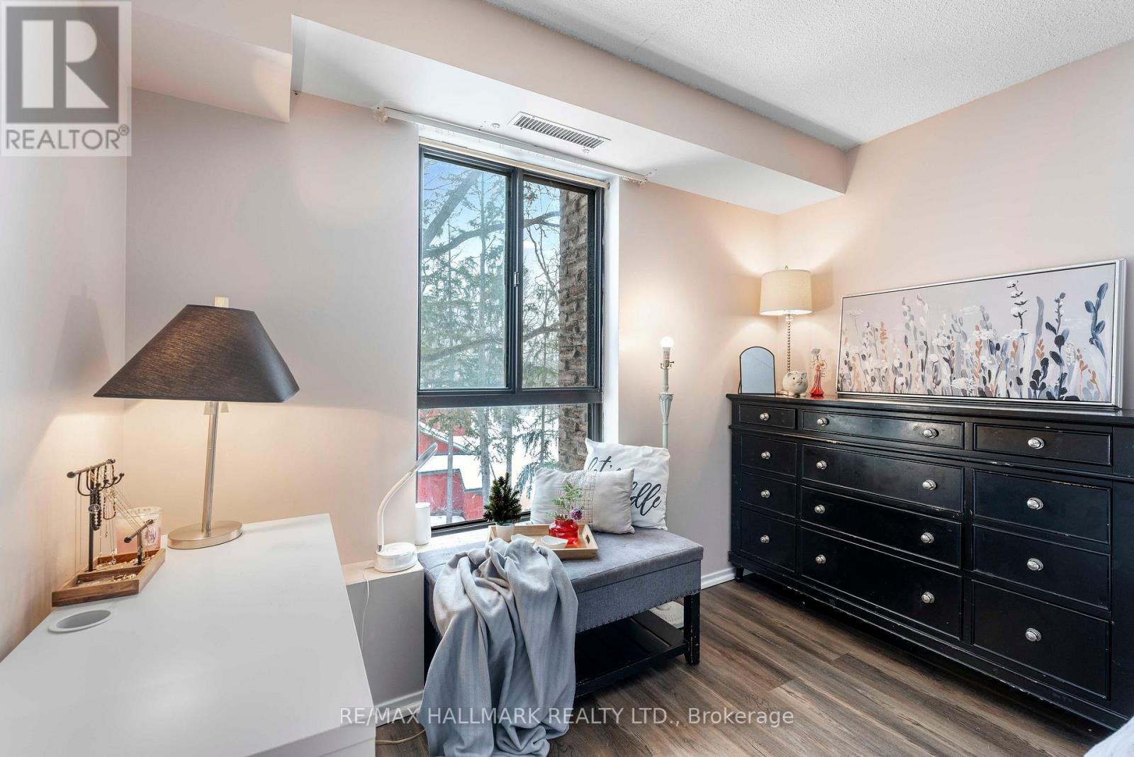 402 - 15390 Yonge Street, Aurora (Aurora Village), Ontario  L4G 1N8 - Photo 16 - N12227243