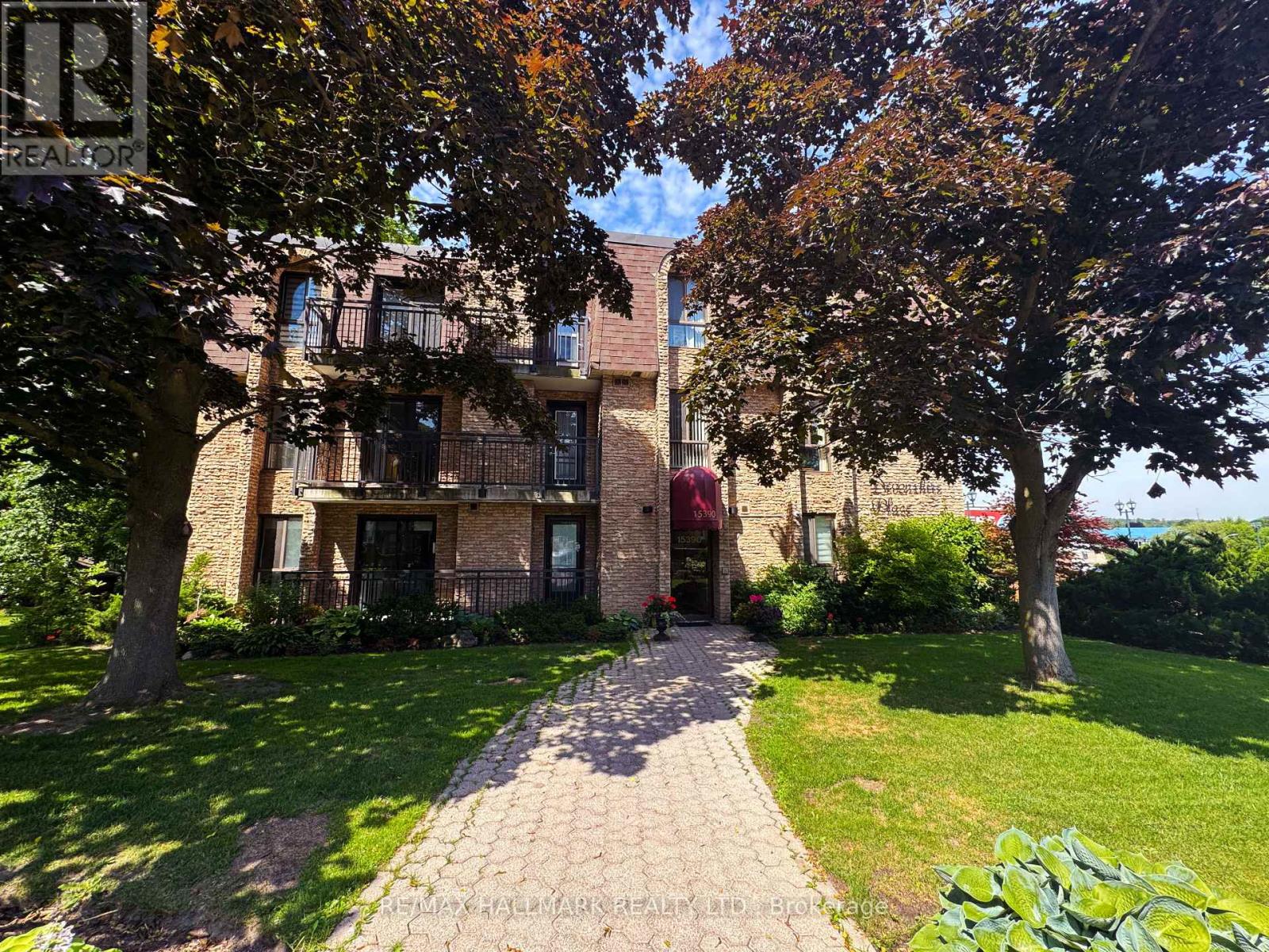 402 - 15390 Yonge Street, Aurora (Aurora Village), Ontario  L4G 1N8 - Photo 2 - N12227243
