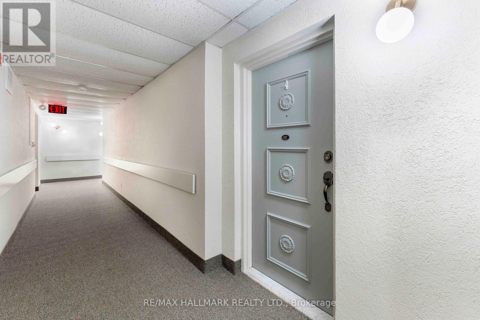 402 - 15390 Yonge Street, Aurora (Aurora Village), Ontario  L4G 1N8 - Photo 3 - N12227243