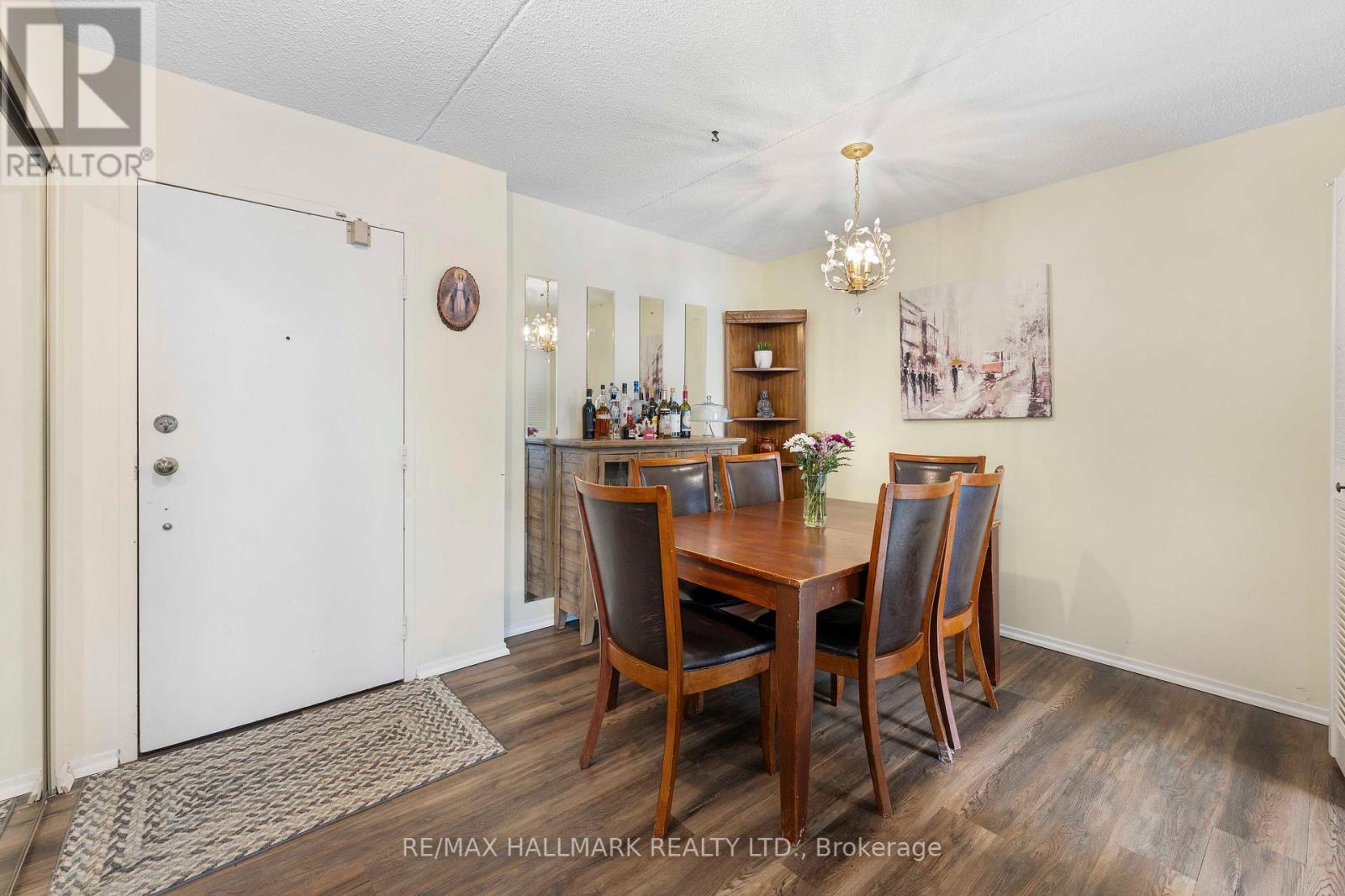 402 - 15390 Yonge Street, Aurora (Aurora Village), Ontario  L4G 1N8 - Photo 4 - N12227243