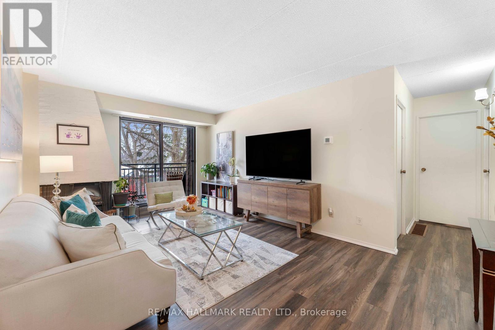 402 - 15390 Yonge Street, Aurora (Aurora Village), Ontario  L4G 1N8 - Photo 9 - N12227243