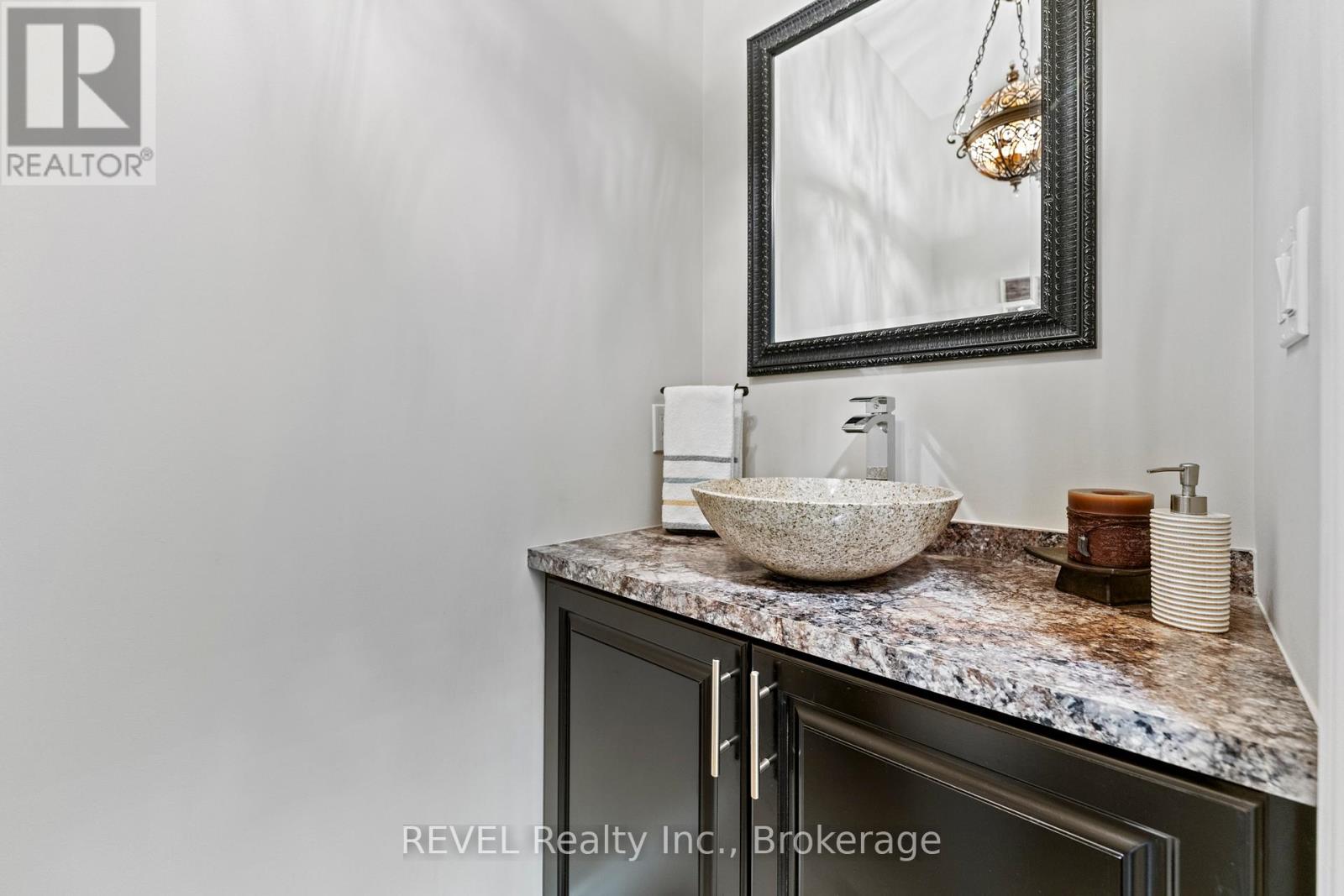 9 Angels Drive, Niagara-On-The-Lake, Ontario  L0S 1J1 - Photo 22 - X12200132