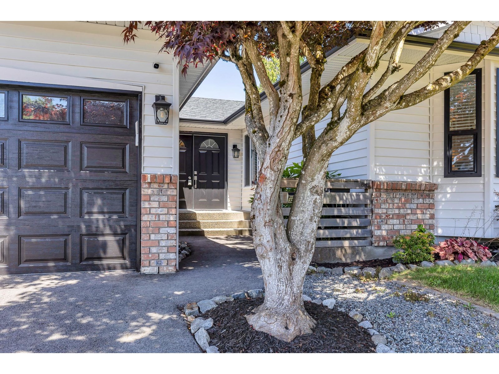 Property at 32995 WHIDDEN AVENUE image 4