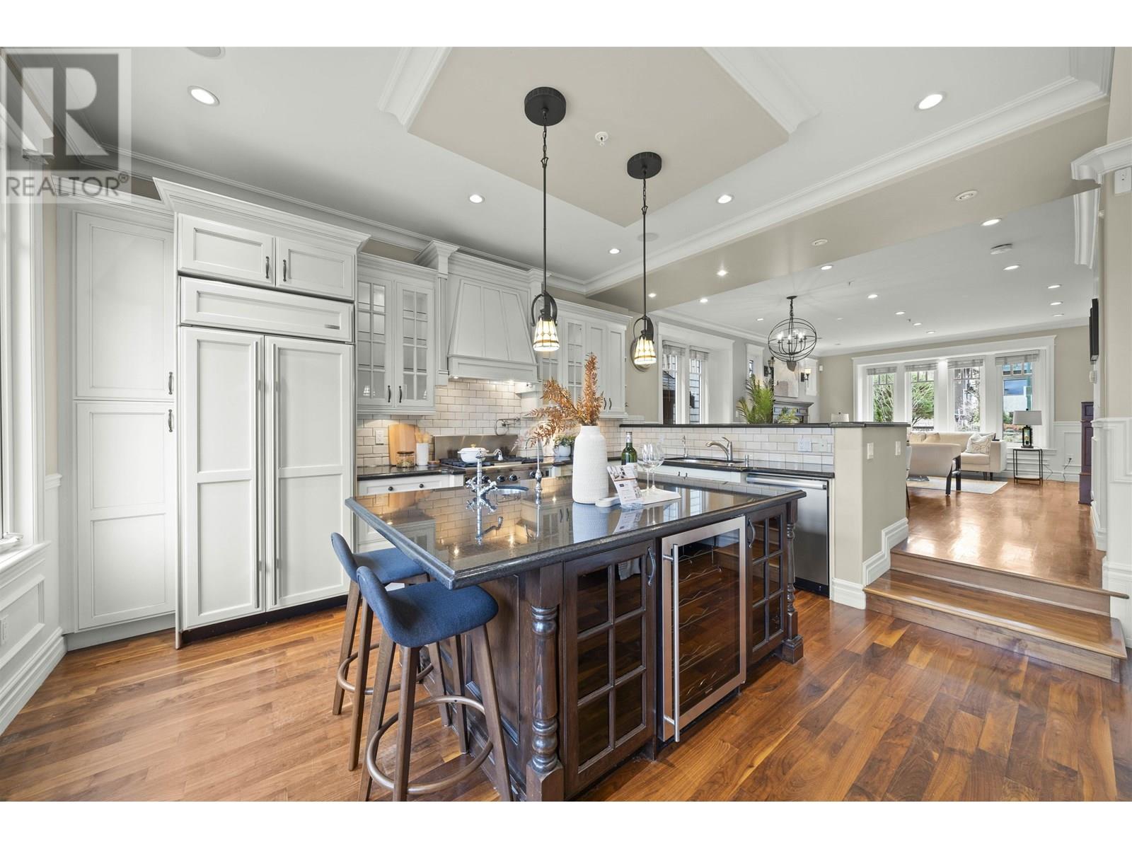 Listing Picture 8 of 40 : 4509 W 8TH AVENUE, Vancouver / 溫哥華 - 魯藝地產 Yvonne Lu Group - MLS Medallion Club Member