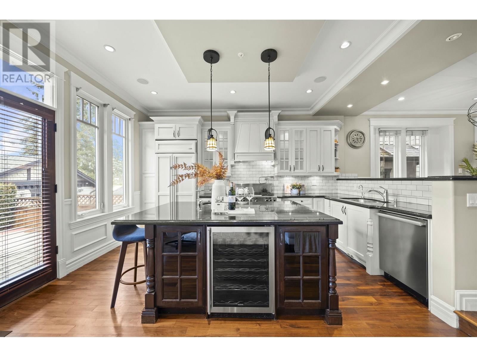 Listing Picture 11 of 40 : 4509 W 8TH AVENUE, Vancouver / 溫哥華 - 魯藝地產 Yvonne Lu Group - MLS Medallion Club Member