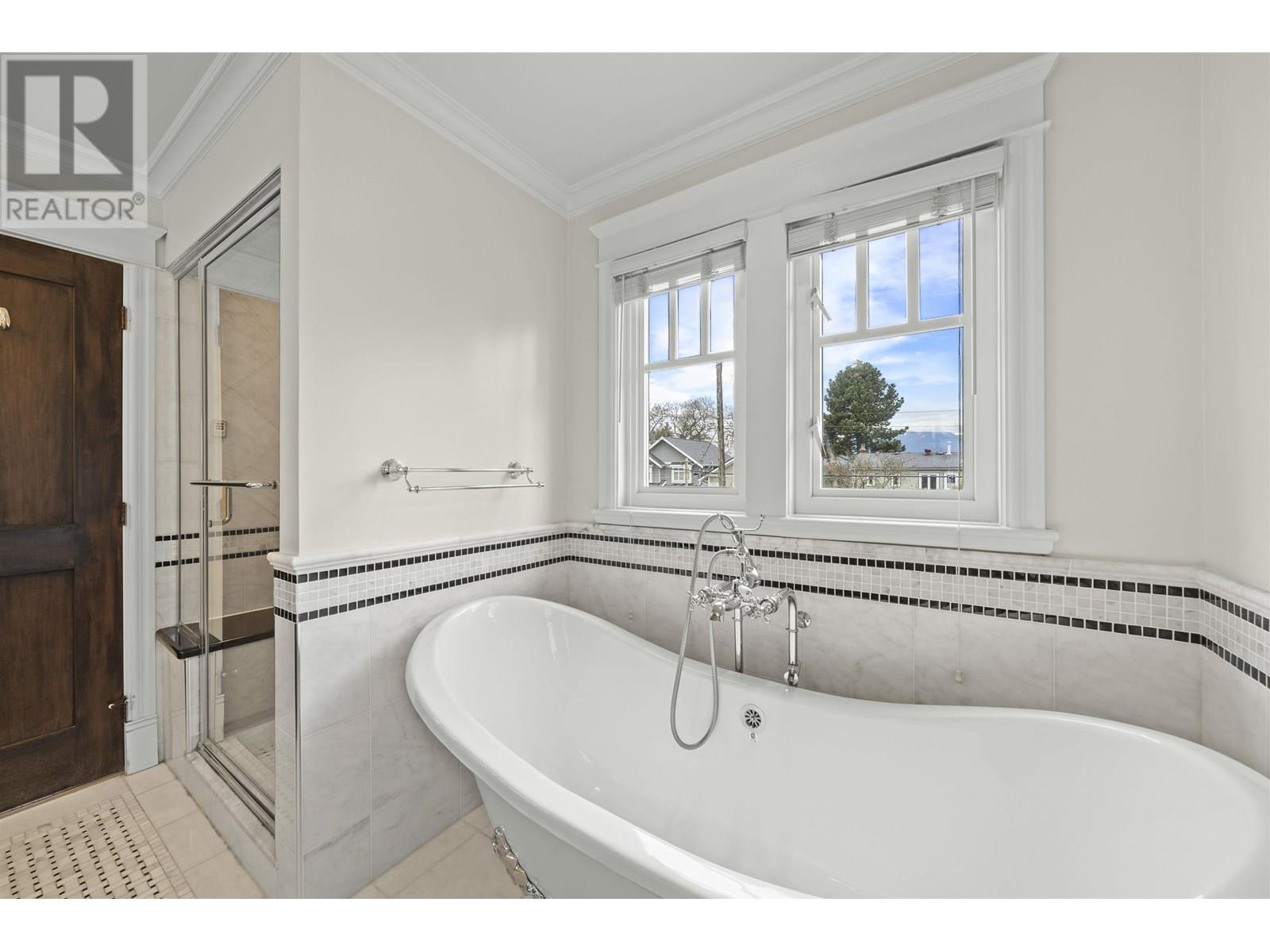 Listing Picture 20 of 40 : 4509 W 8TH AVENUE, Vancouver / 溫哥華 - 魯藝地產 Yvonne Lu Group - MLS Medallion Club Member