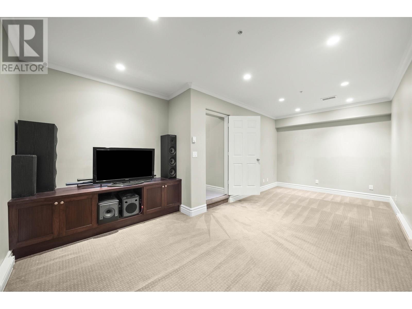 Listing Picture 33 of 40 : 4509 W 8TH AVENUE, Vancouver / 溫哥華 - 魯藝地產 Yvonne Lu Group - MLS Medallion Club Member