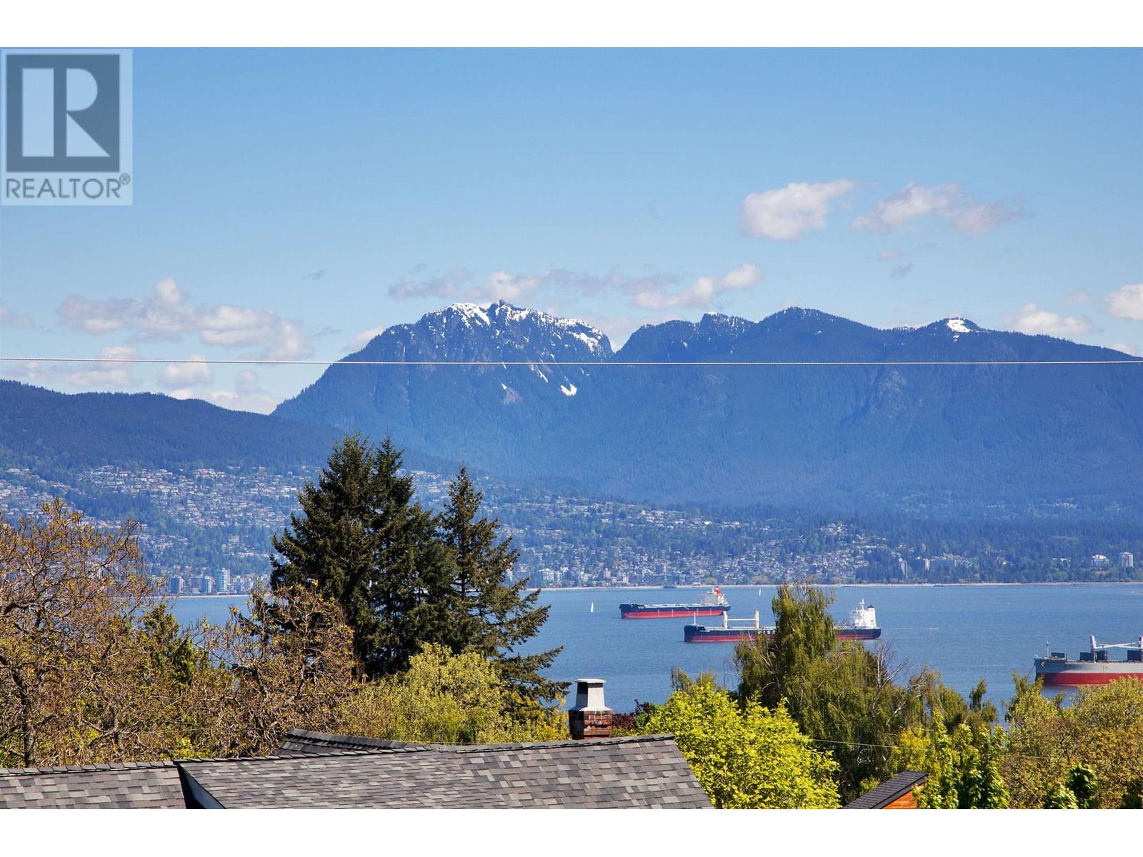 Listing Picture 30 of 40 : 4509 W 8TH AVENUE, Vancouver / 溫哥華 - 魯藝地產 Yvonne Lu Group - MLS Medallion Club Member