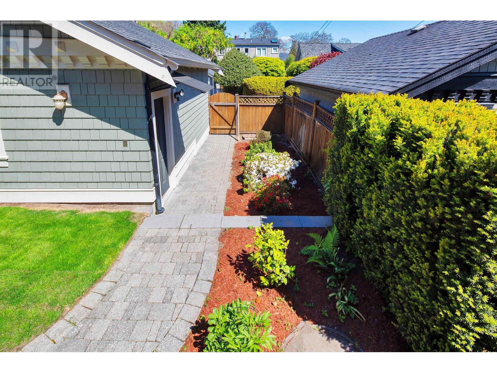 Listing Picture 40 of 40 : 4509 W 8TH AVENUE, Vancouver / 溫哥華 - 魯藝地產 Yvonne Lu Group - MLS Medallion Club Member