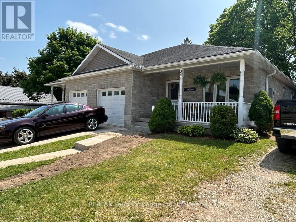 34 Victoria Street W, North Huron, Ontario  N0G 2W0 - Photo 2 - X12227366