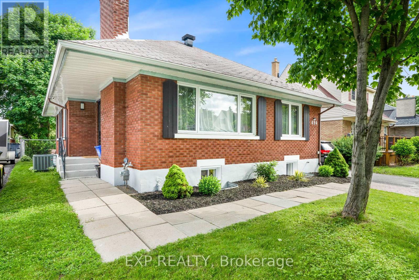 Property at 494 WOLFFDALE CRESCENT image 3