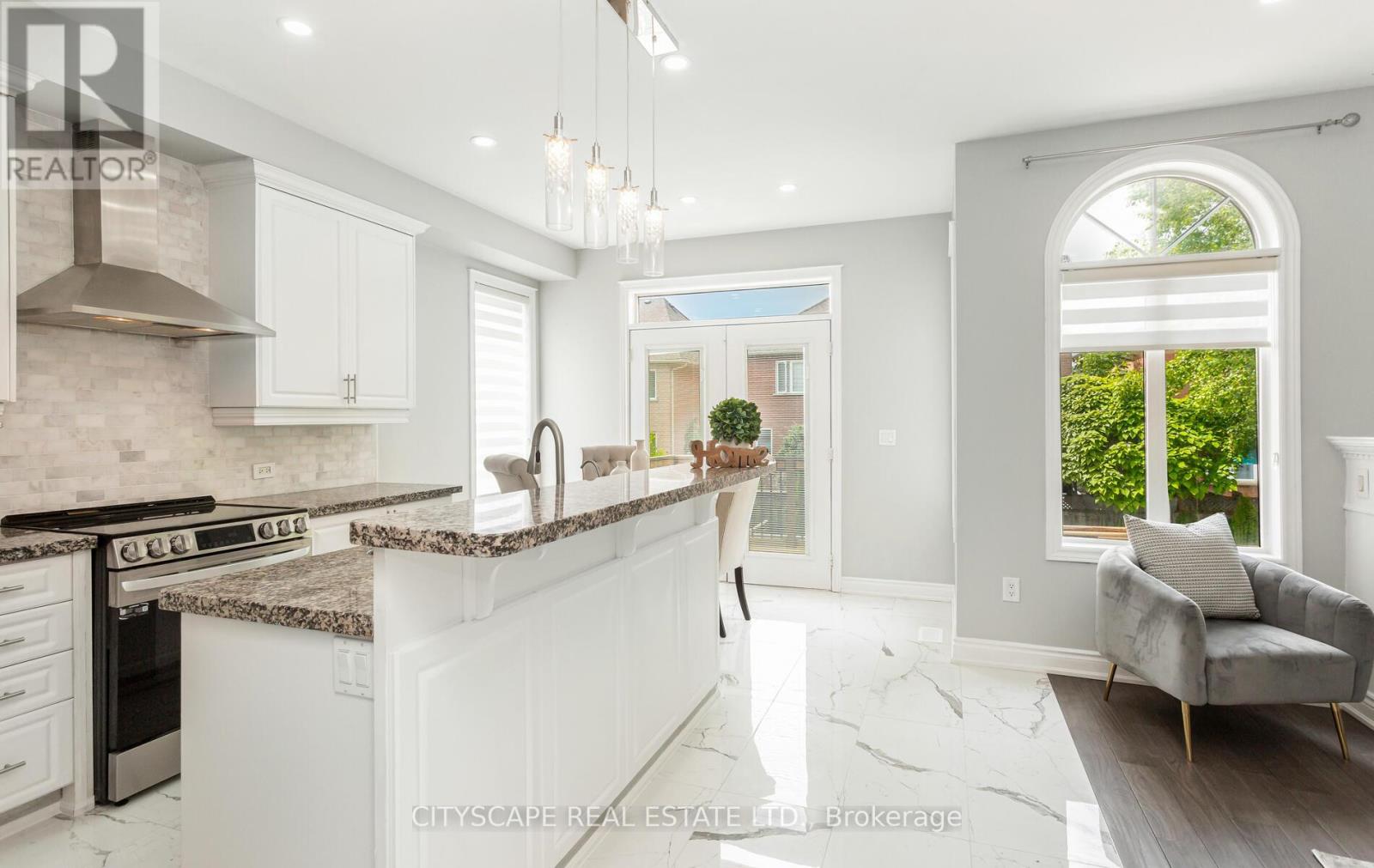 194 Tawny Crescent, Oakville (Br Bronte), Ontario  L6L 6T4 - Photo 11 - W12221965
