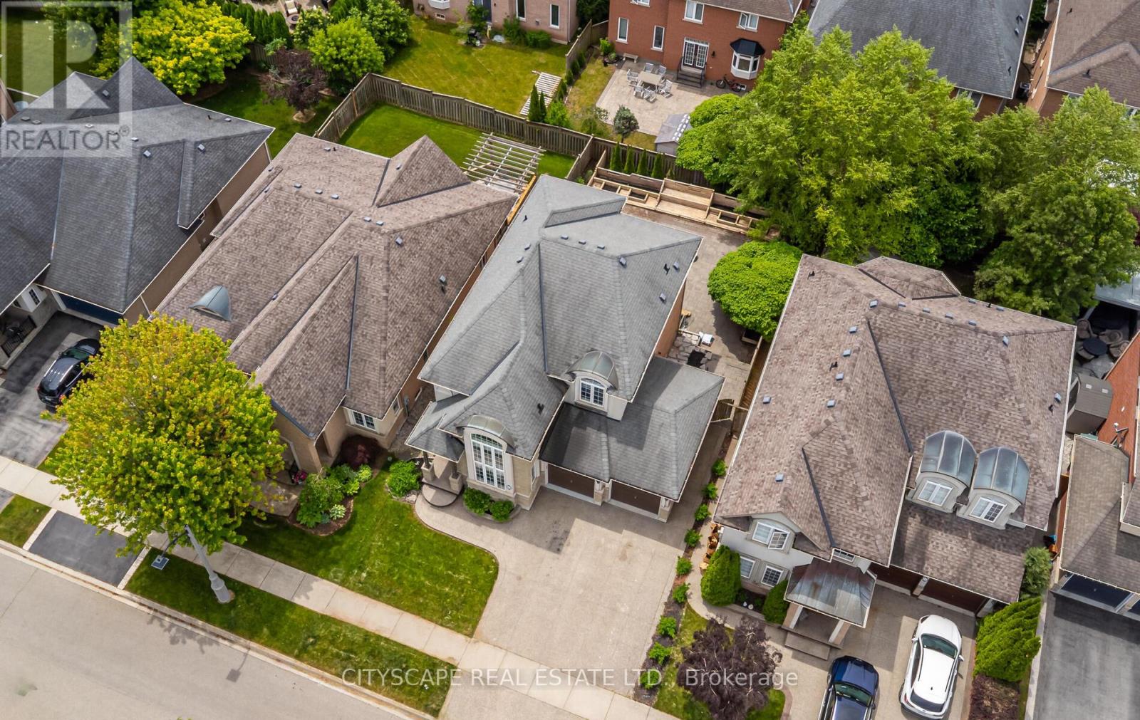 Property at 194 TAWNY CRESCENT image 4