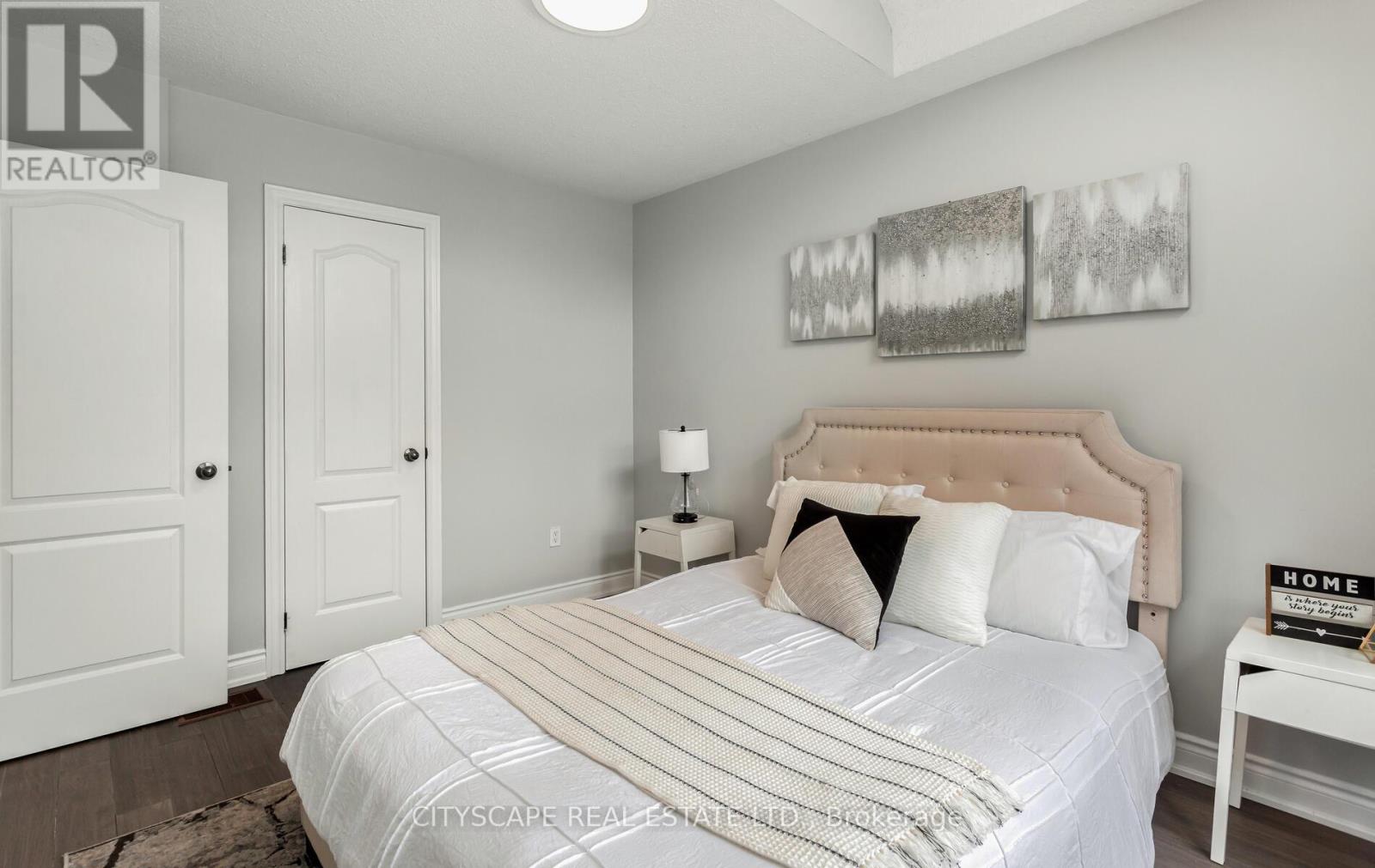 194 Tawny Crescent, Oakville (Br Bronte), Ontario  L6L 6T4 - Photo 25 - W12221965