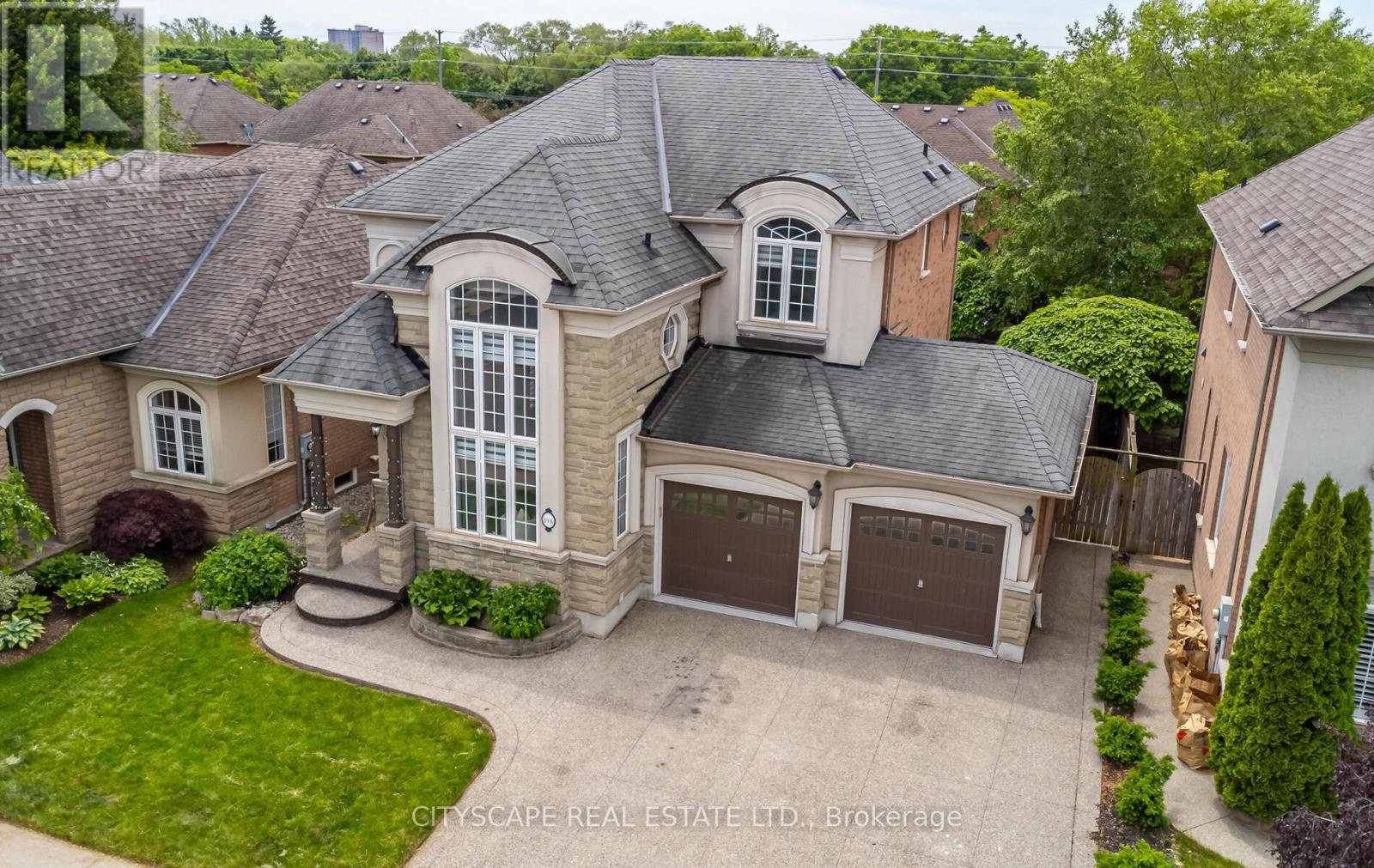 Property at 194 TAWNY CRESCENT image 3