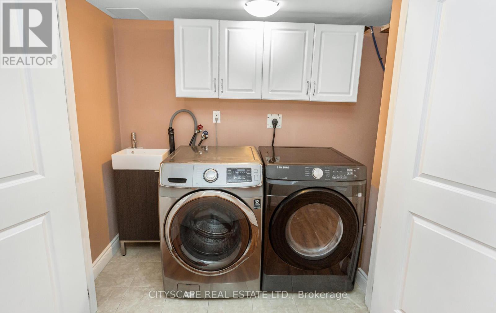 194 Tawny Crescent, Oakville (Br Bronte), Ontario  L6L 6T4 - Photo 32 - W12221965