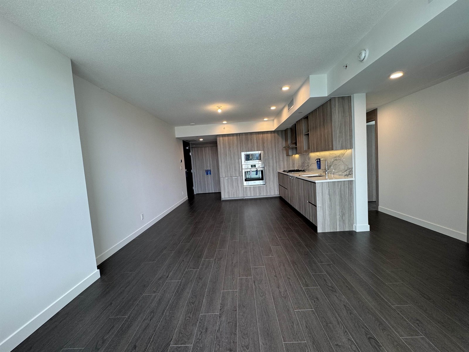 2409 13768 100 Avenue, Surrey, British Columbia  V3T 0V2 - Photo 4 - R3016681